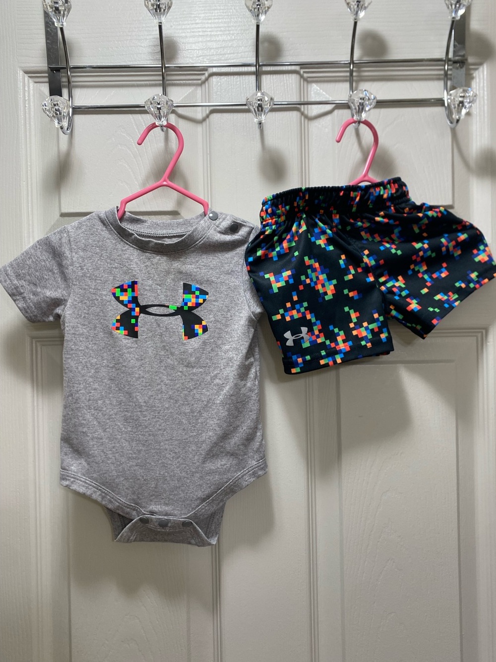 Under Armour Gray Bodysuit & Black Pixel-Print Shorts Set